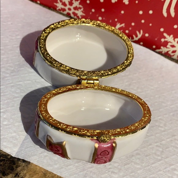 Porcelain Christmas Gift Ring Box - Picture 5 of 6
